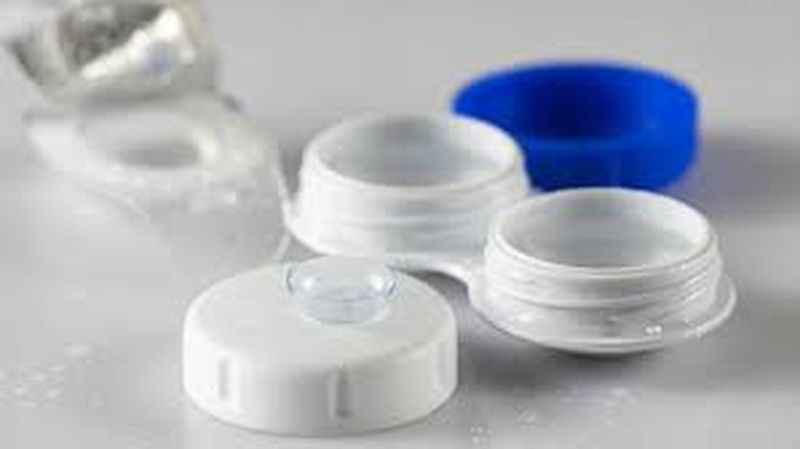 Si usas lentillas cuidado con el mal uso: estas son sus consecuencias