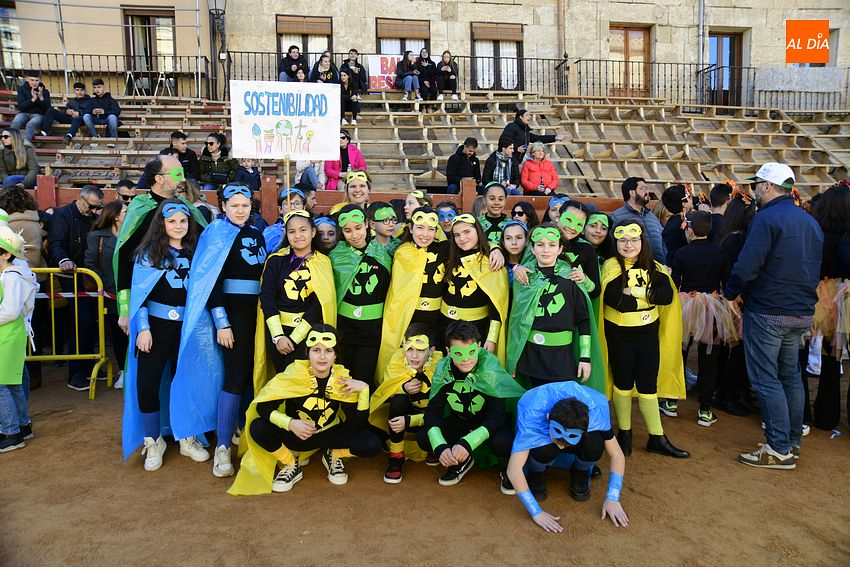 Misioneras-Santa Teresa apuesta en su desfile por el medio ambiente y la sostenibilidad 