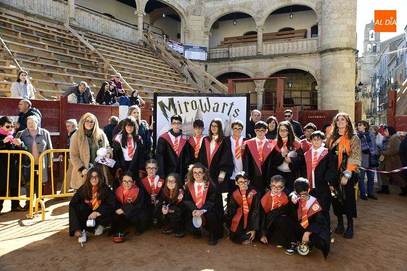 El universo Harry Potter envuelve el pasacalles del Colegio Miróbriga
