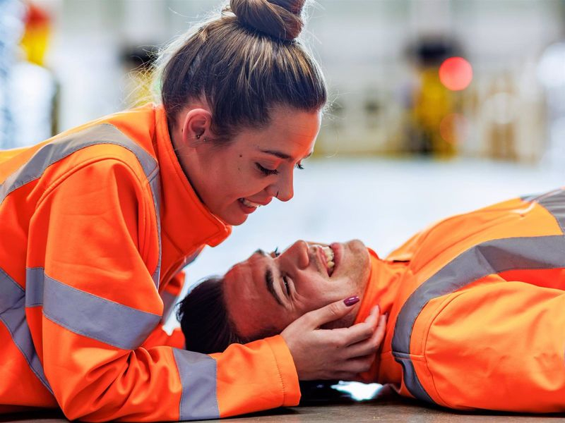 El 26% de los jóvenes se enamora en el trabajo