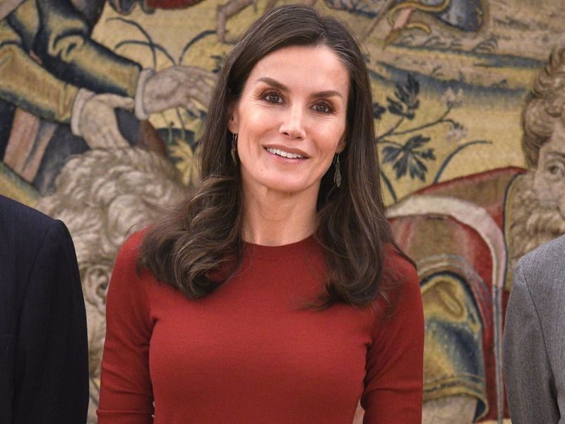 Con este look de sus marcas favoritas ha sorprendido la Reina Letizia en la Zarzuela