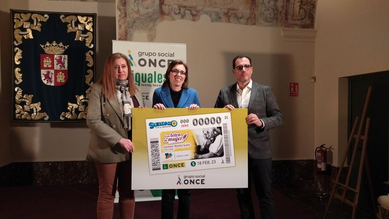 La escritora salmantina Carmen Martín Gaite, protagonista del cupón de la ONCE de este sábado