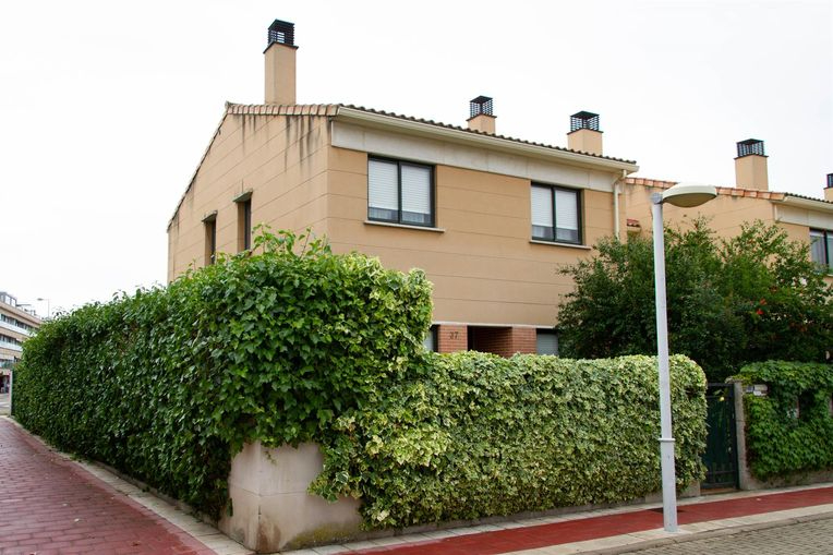 Acusado de la muerte de su esposa a cuchilladas de Valladolid llega a un acuerdo para asumir 20 años por asesinato