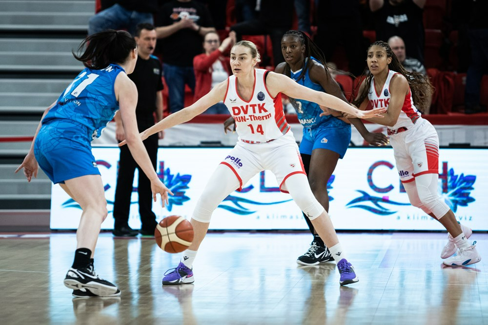 Carleton mantiene vivo en Hungría el sueño de los playoffs del Perfumerías Avenida a base de triples (61-70)