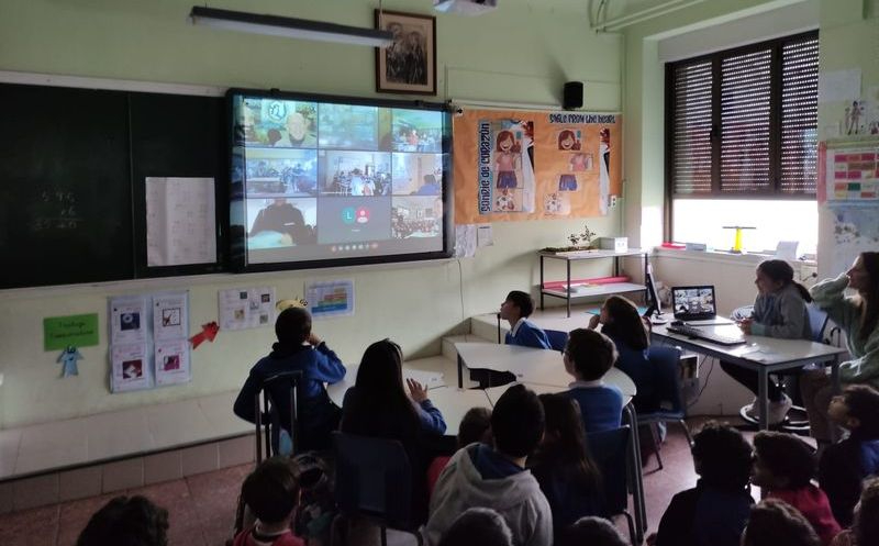 Militares de la Base Antártica Gabriel de Castilla explican su misión a escolares salmantinos