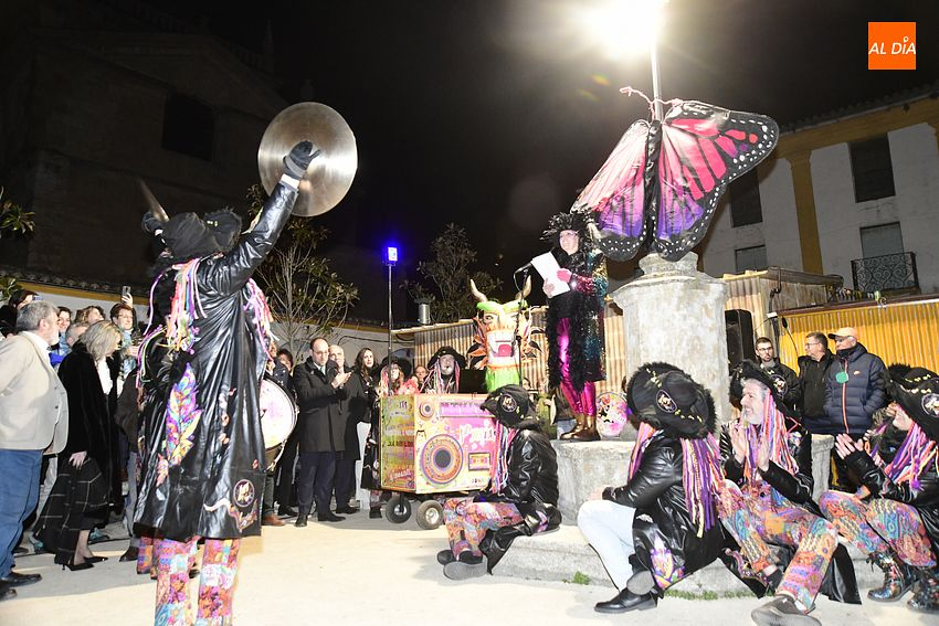 Súperfestiva inauguración de las Casetas de la Plazuela con Mercedes Campos y toda su peña