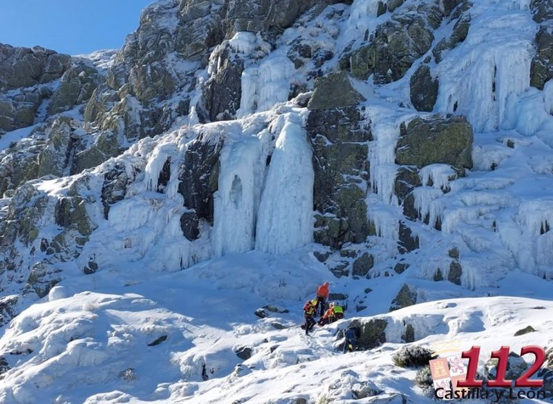 El espectacular rescate de un escalador herido en la Sierra de Béjar