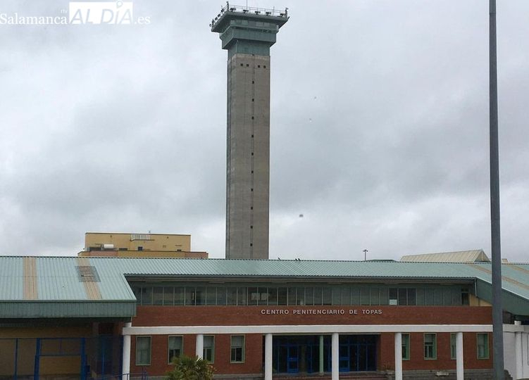 Condenado a año y medio un preso de Topas por tratar de hacerse con droga oculta en un libro