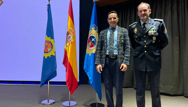 Juan Manuel Corchado, condecorado con la Cruz de la Orden al Mérito Policial