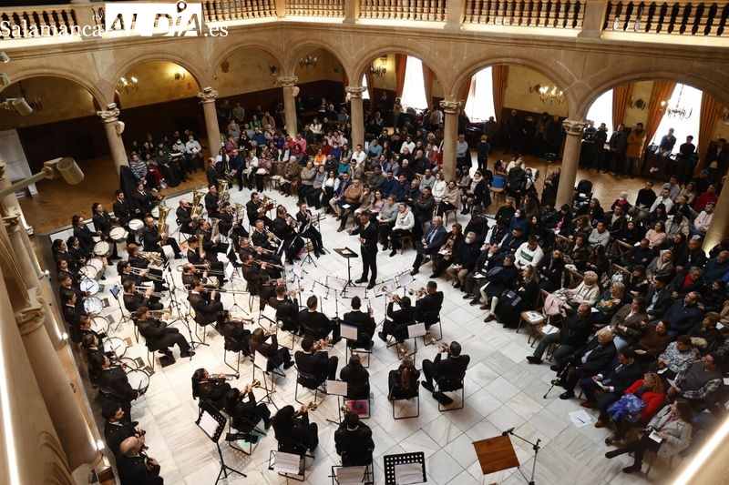 La Agrupación Musical la Expiración llena de música el Casino