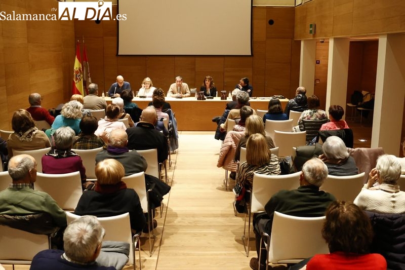 Gran ambiente en la presentación del libro Chalecones de Marisol Hernández