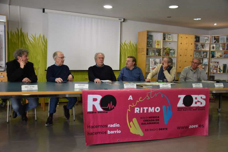 La mesa redonda Los viejos rockeros nunca mueren recuerda a los pioneros del rock en Salamanca