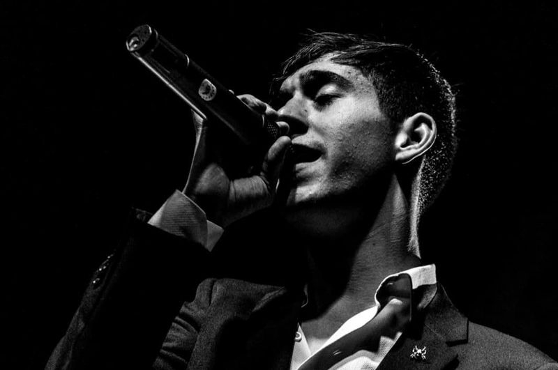 El cantante Sergio Lucas abre los Sábados de tardeo en Santo Pecado