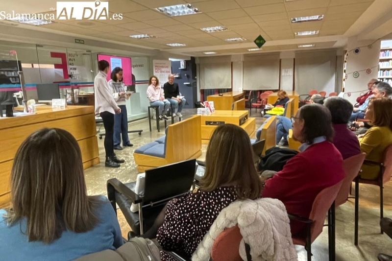 Carlos Beltrán presenta en la Biblioteca ‘Prohibidas pero no vencidas’ el libro que pretende hacer justicia con el deporte femenino