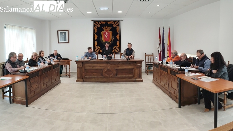 La oposición de Vitigudino vierte duras críticas a la gestión municipal en el pleno de reprobación a la alcaldesa