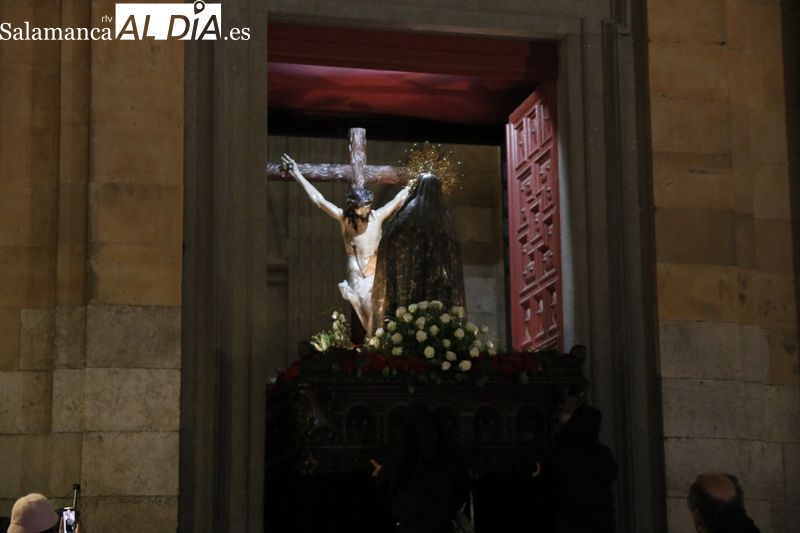Procesión extraordinaria del Cristo de la Luz por el 75 aniversario de la Hermandad Universitaria