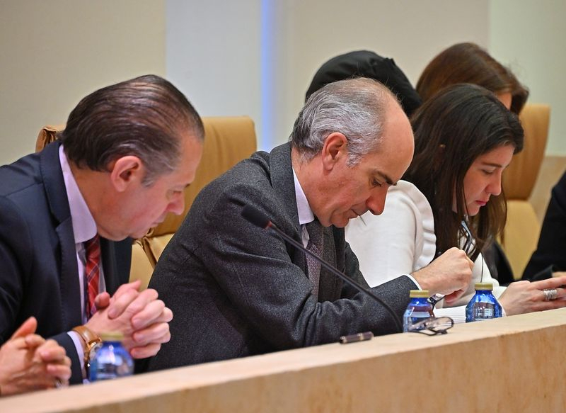 Javier Iglesias seguirá con sus atribuciones como concejal 