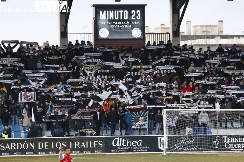 Casi 2.000 almas dan su aliento a Unionistas en la final con el Sanse