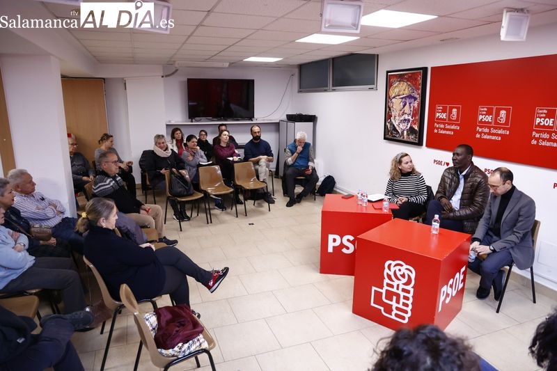 El PSOE celebra una charla-coloquio sobre las políticas de migración