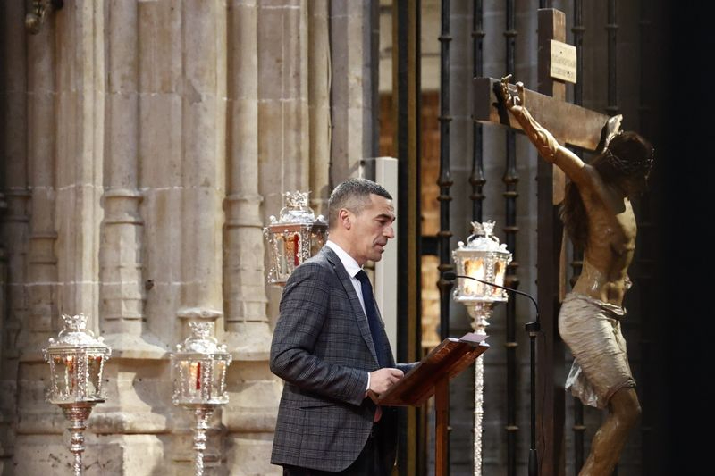 La Real Cofradía Penitencial de Cristo Yacente de la Misericordia y de la Agonía Redentora le rinde un homenaje a Julián Alcántara Isidro