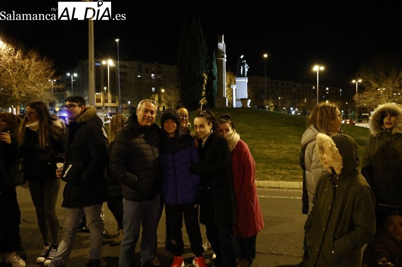 Silencio y respeto entre los fieles que se dieron cita en el traslado del Cristo de la Liberación