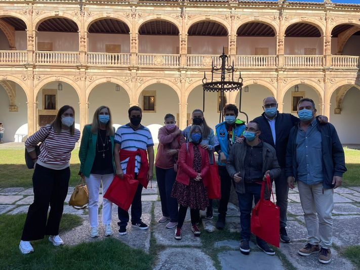 Los usuarios de Asprodes se unen al proyecto UniverUsal en Alba de Tormes