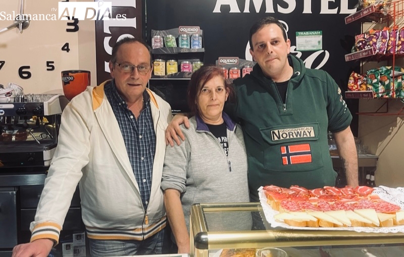 Animada bienvenida a la nueva familia de Café-Bar el 14 en el barrio de San Lázaro