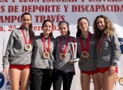 La atleta peñarandina Alejandra Redondo, campeona de Castilla y León por equipos