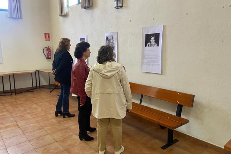 Las mujeres trabajadoras de Villoruela, de hoy y ayer, juntas en una llamativa exposición