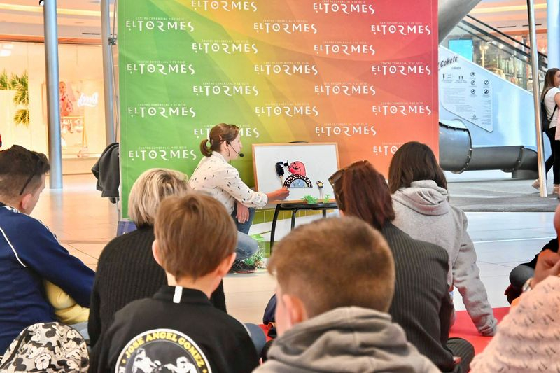 AIPA aboga por una sociedad más inclusiva con una exposición sobre el autismo en el Centro Comercial El Tormes