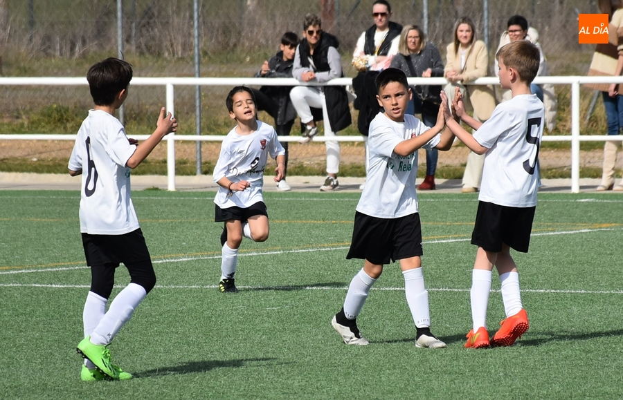 Una tremenda goleada local y una victoria visitante en la calurosa mañana dominical en La Muge