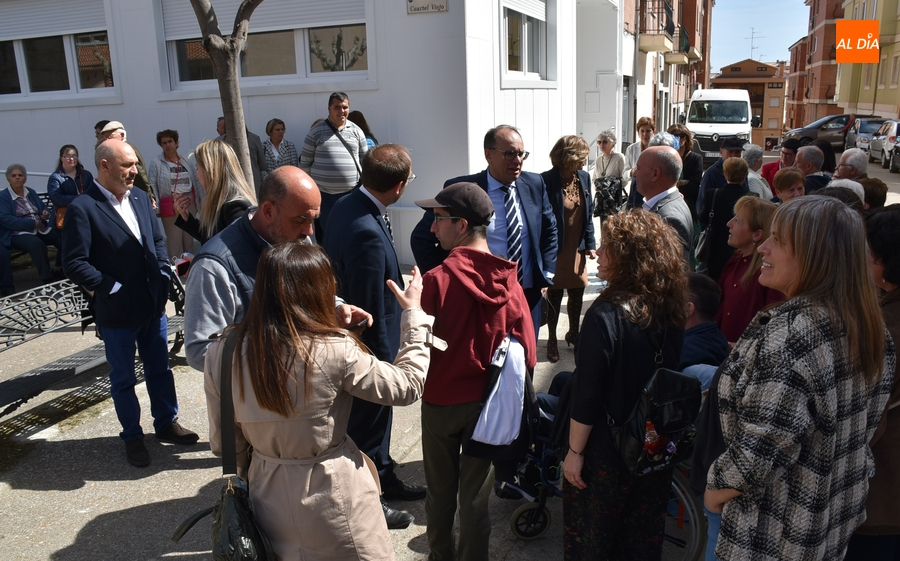 Asprodes inaugura la nueva era de su antigua residencia, convertida en tres pisos tutelados