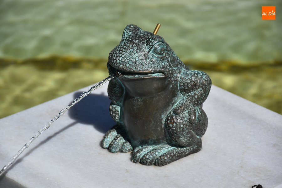 Roban la corona de la ranita de la fuente del Parque de los Tilos