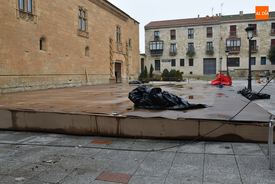 La madera sobre la que se asentó la pista de hielo costó 14.495€