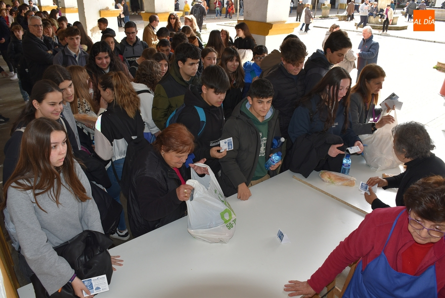 Nuevo exitazo de la Operación Bocata con 1.000 bocadillos repartidos