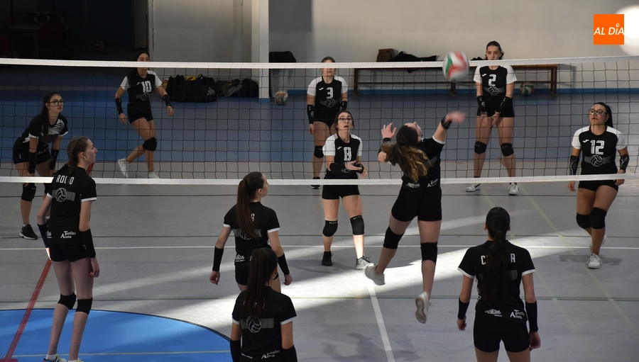 Los equipos cadetes de voleibol de los Juegos Escolares juegan por un día en Ciudad Rodrigo