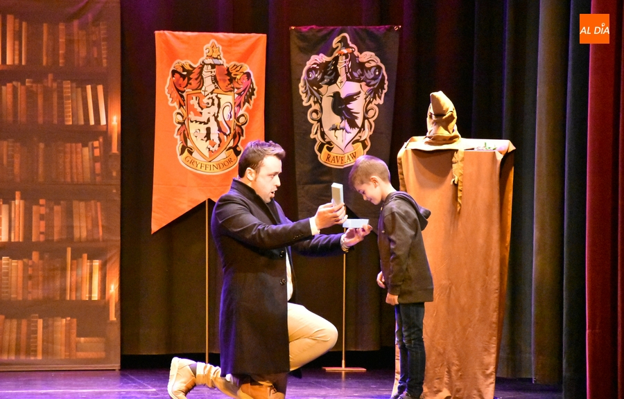 Completísima gala de magia, baile, humor, solidaridad y emoción liderada por el Mago Xuso