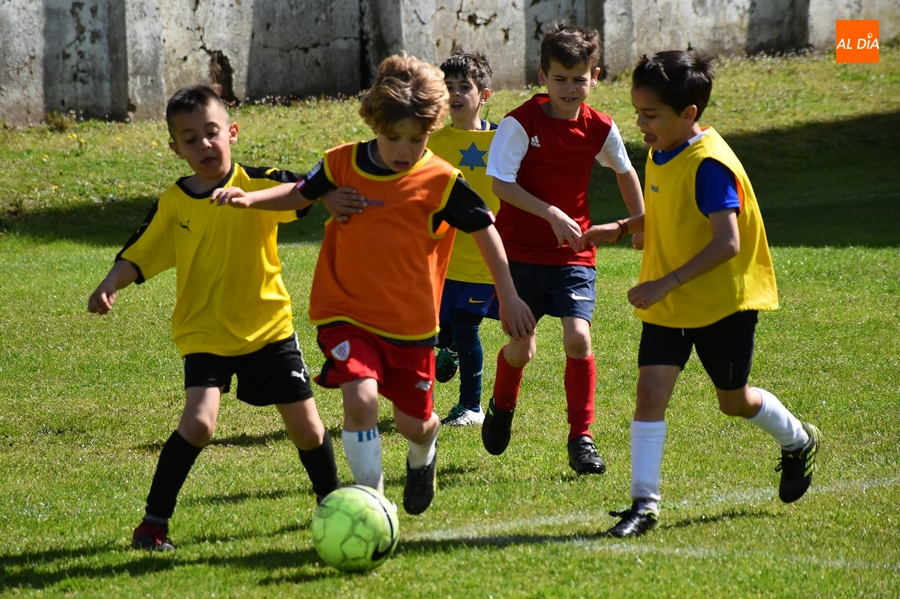 Medio centenar de chavales toma parte en el ampliado Clínic en homenaje a Ricardo Sánchez