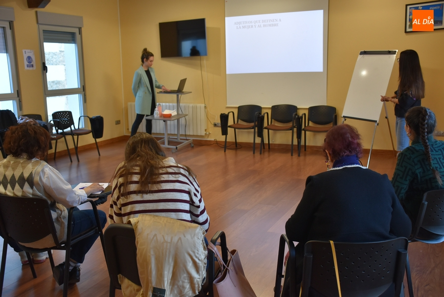Impartido un taller de autocuidado emocional de la mano de Ampli