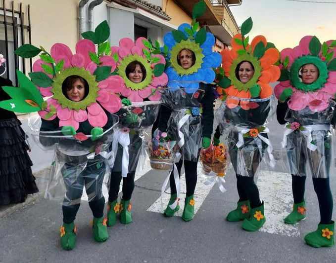 Garcihernández disfruta de la Fiesta de la Primavera con un desfile de disfraces