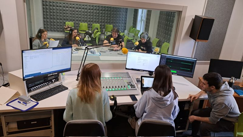 Don Fadrique visita los estudios de la Facultad de Comunicación de la UPSA