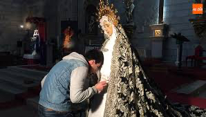 La Virgen de la Soledad vive este sábado su tradicional besamano