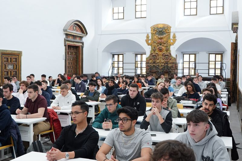 Alumnos y egresados de la UPSA conocen los perfiles profesionales TIC más demandados por las empresas