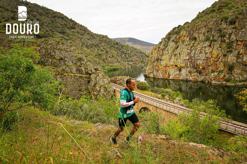 Foz Côa Douro Trail Adventure, tres días para correr entre bancales y almendros en flor