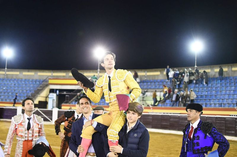 Juan del Álamo regresa a los ruedos de la mejor forma: tres orejas en la Copa Chenel