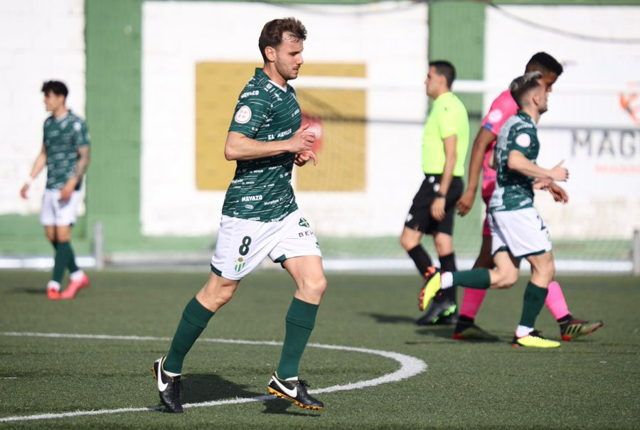 Pepe, tócala otra vez: doblete de Carmona para resucitar al CD Guijuelo (2-0)