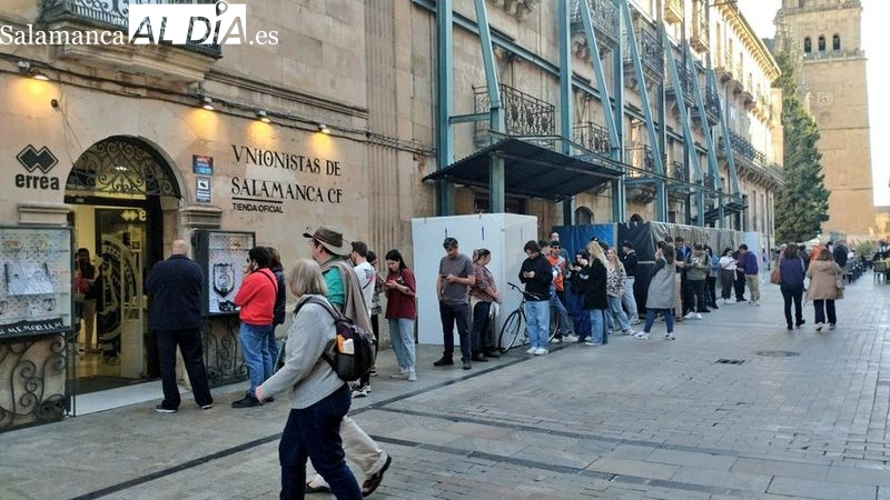 Colas en la Rúa por un Unionistas - Dépor que sueña con el lleno en el Reina Sofía