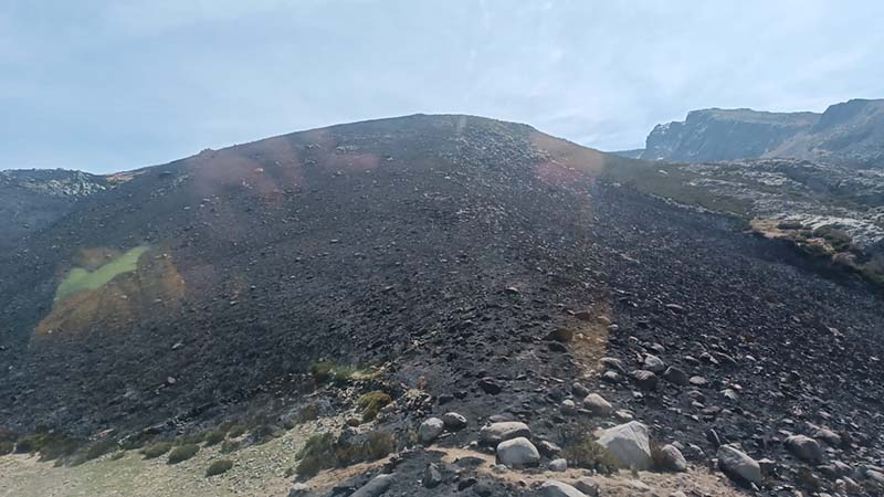 El alcalde de Candelario señala a la Junta como negligente e irresponsable por el incendio 