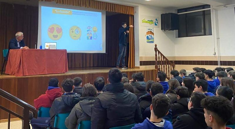 La conferencia Une profesión y vocación abre las VII Jornadas de orientación del colegio San Juan Bosco