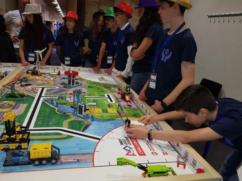 Los alumnos del colegio San Juan Bosco, en la First Lego League Salamanca